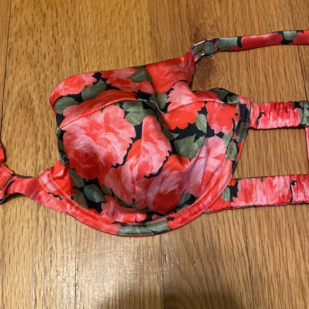 Hard to hind for love and lemons satin bra and thong set red roses 🌹 - Picture 6 of 8